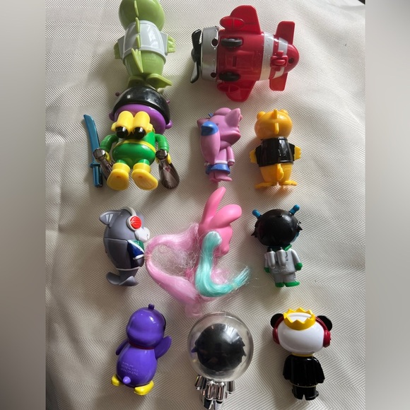 Ryan’s world action figures lot of 11!! Some 3” and some 2” - Picture 2 of 9